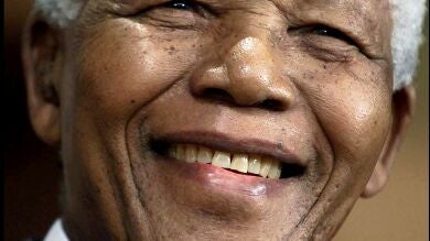 Nelson Mandela esperó 40 minutos en una ambulancia averiada camino del hospital