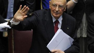 Napolitano amenaza con dimitir "si sigue la sordera" política