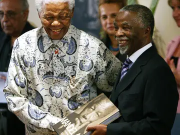 Nelson Mandela presenta su libro en 2006 Nelson Mandela presenta su libro en 2006
