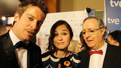 Manu Baqueiro, Nadia de Santiago y José Antonio Sayagués en los Premios Iris