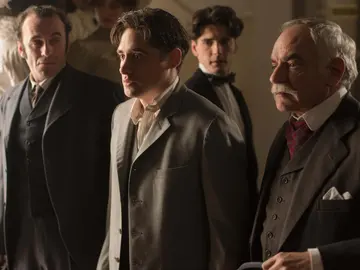 La prensa acosa a Andrés La prensa acosa a Andrés