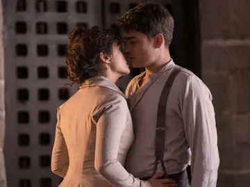 Sofía y el padre Grau vuelven a caer en la tentación Sofía y el padre Grau vuelven a caer en la tentación