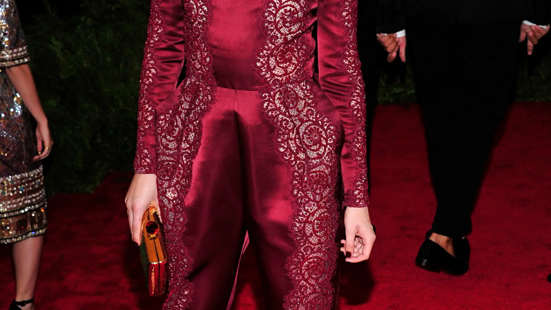 Kristen Stewart, con mono satinado de Stella Mccartney