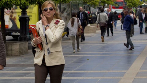 La infanta, caminando por Barcelona