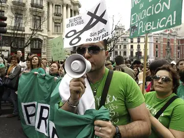Un manifestante clama contra la LOMCE Un manifestante clama contra la LOMCE