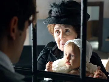 Ángela visita a Andrés Ángela visita a Andrés