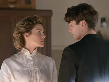 Alicia confiesa a Julio que se ha acostado con Diego por miedo Alicia confiesa a Julio que se ha acostado con Diego por miedo