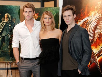 Jennifer Lawrence, Liam Hemsworth y Sam Clafin presentaron la película a los medios