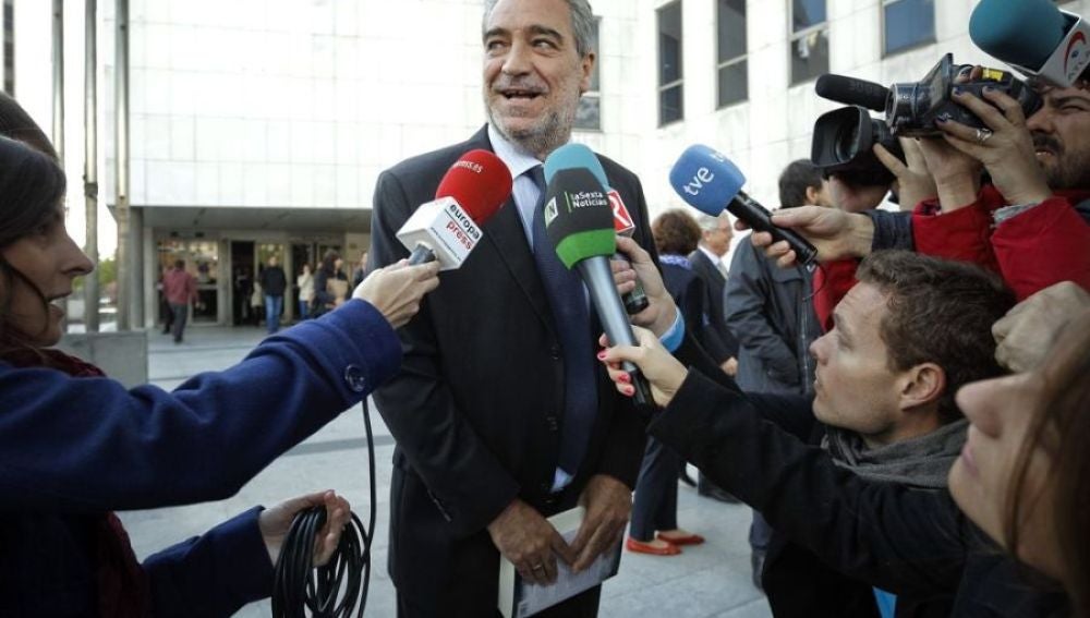 Miguel Ángel Rodríguez a las puertas del juzgado