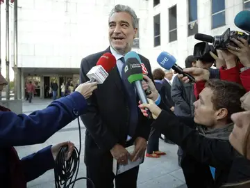 Miguel Ángel Rodríguez a las puertas del juzgado Miguel Ángel Rodríguez a las puertas del juzgado