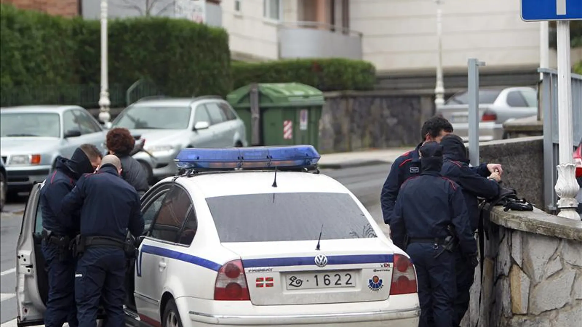 Efectivos de la Ertzaintza en un suceso Efectivos de la Ertzaintza en un suceso