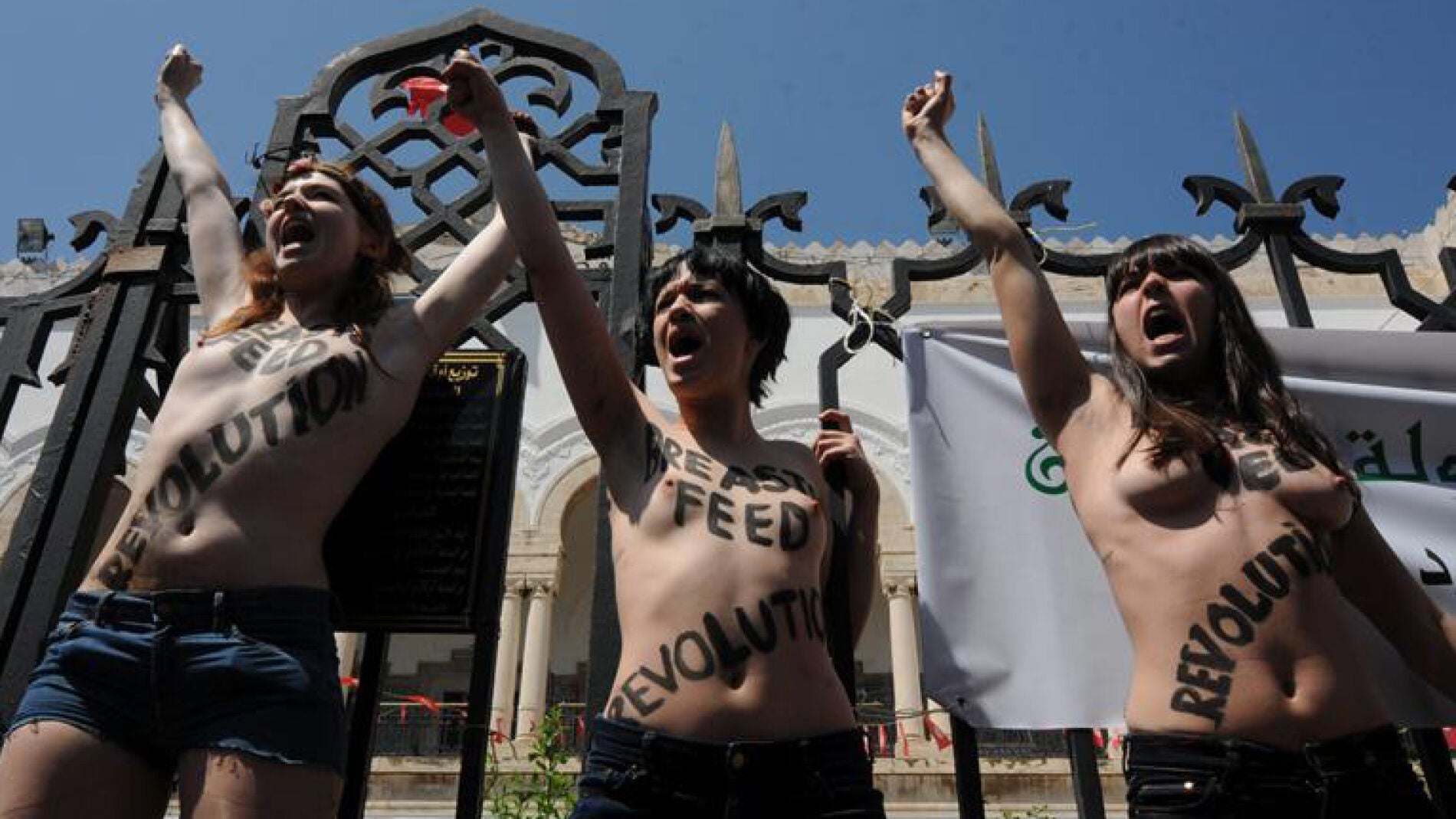 Detienen en T&uacute;nez a tres activistas de Femen por mostrar sus pechos en una protesta