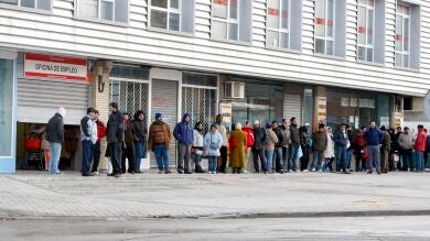 El 5% de los parados en España dejaron de buscar empleo por desánimo en el 2013