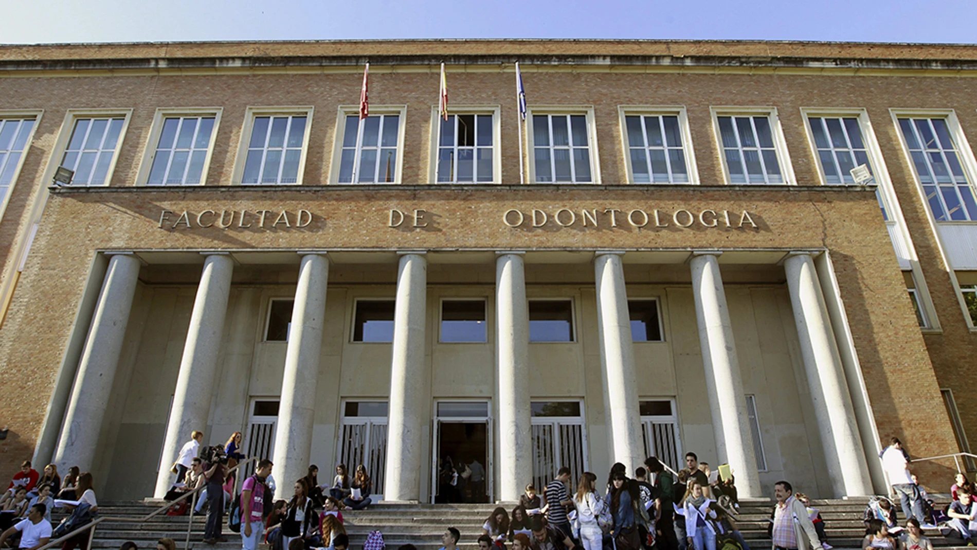 Estudiantes en la Universidad Complutense de Madrid Estudiantes en la Universidad Complutense de Madrid