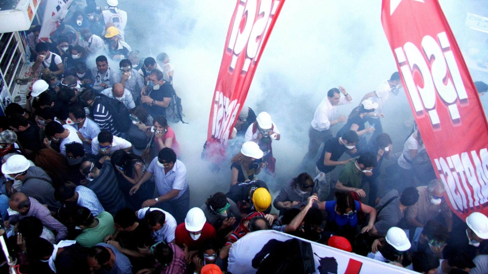 La Policía turca emplea gas pimienta para impedir el acceso a la Plaza Taksim