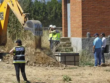 Labores de búsqueda del cuerpo de Marta del Castillo en la finca Majaloba de La Rinconada Labores de búsqueda del cuerpo de Marta del Castillo en la finca Majaloba de La Rinconada