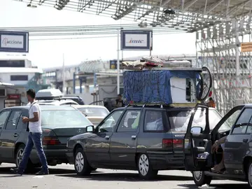 Coches esperando para pasar el Estrecho de Gibraltar Coches esperando para pasar el Estrecho de Gibraltar
