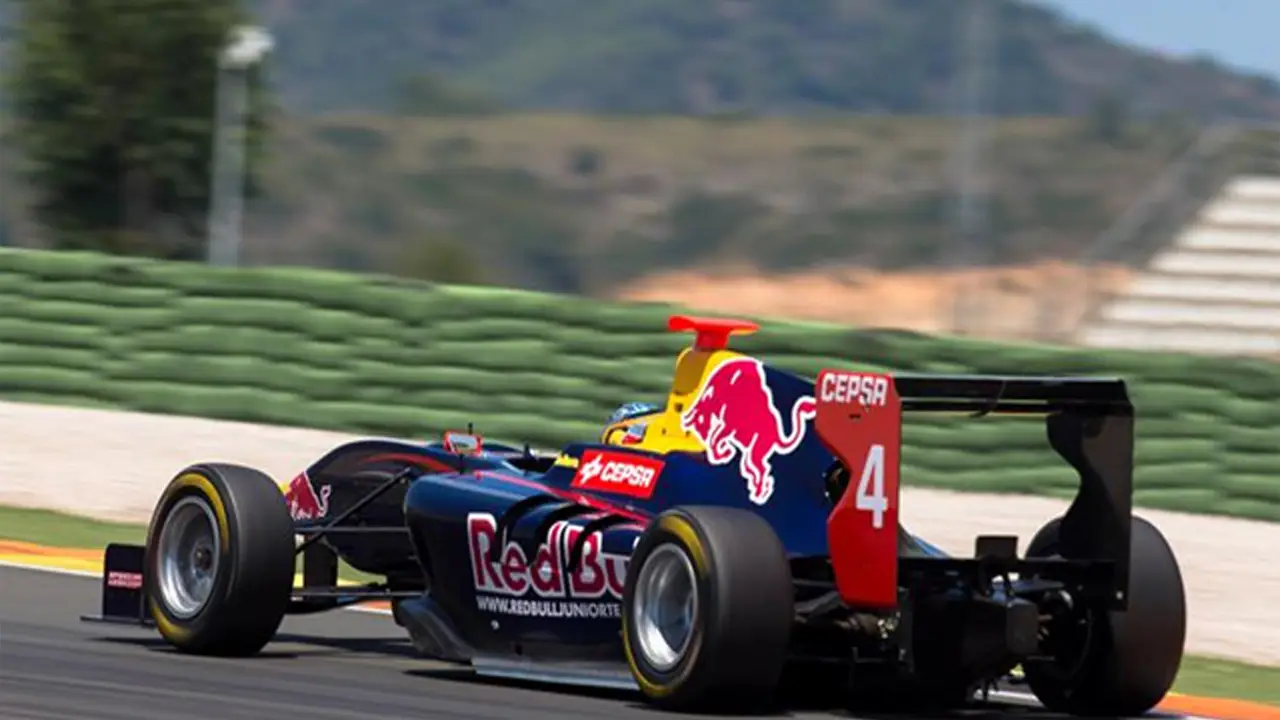 Podio de Carlos Sainz Jr. en la GP3 Series de Valencia en el triunfo de Visoiu