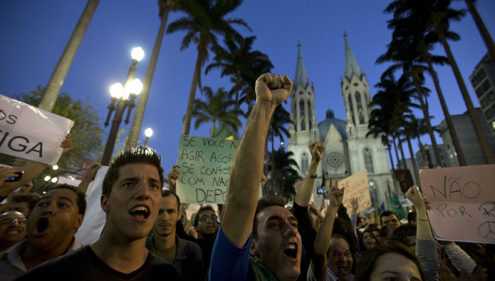 50.000 personas se manifiestan en Sao Paulo