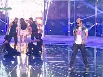 Mashup: Take on me + Feel this moment Mashup: Take on me + Feel this moment