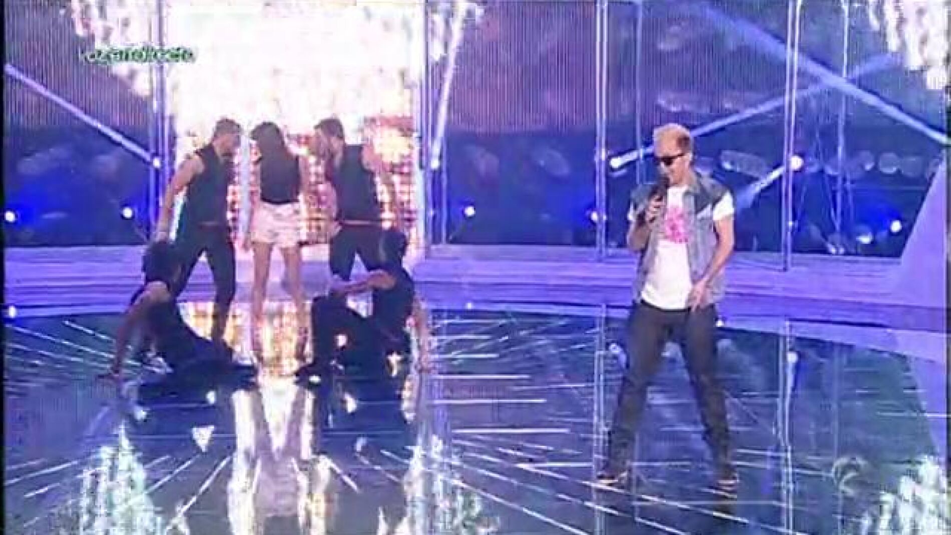 Mashup: Take on me + Feel this moment