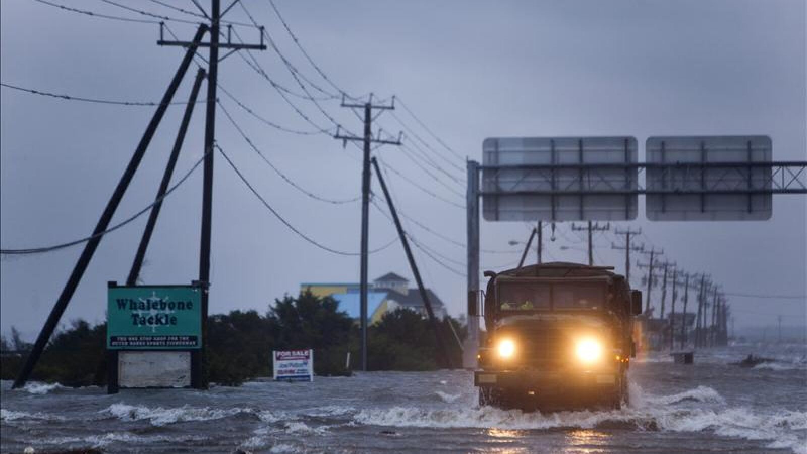 Al menos tres muertos y 100.000 desplazados por las fuertes inundaciones en Canadá
