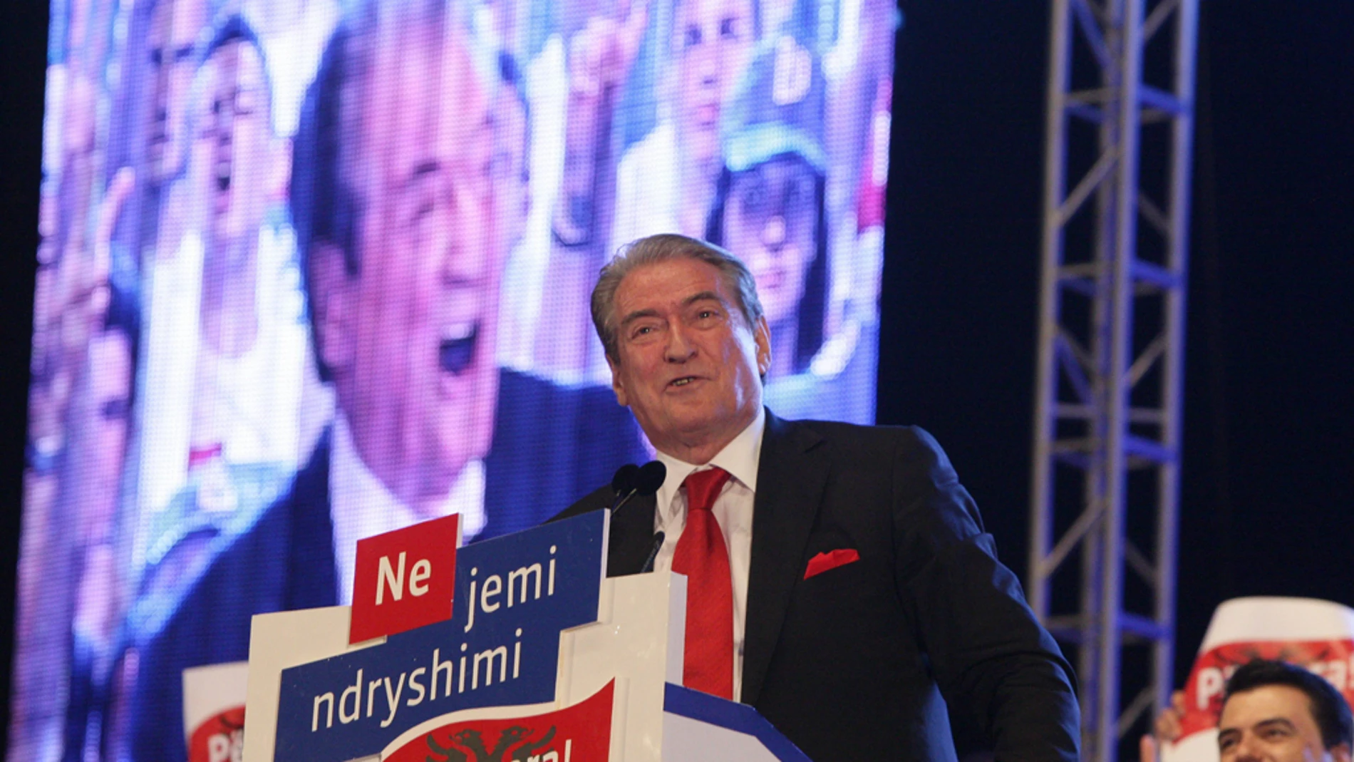 El primer ministro albanés y líder del partido democrático, Sali Berisha El primer ministro albanés y líder del partido democrático, Sali Berisha