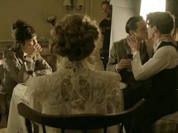 Llorenç besa a Yon Llorenç besa a Yon