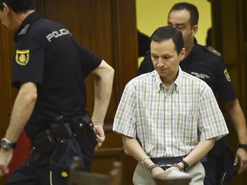 Bretón a su llegada a la sala donde lo juzgan Bretón a su llegada a la sala donde lo juzgan