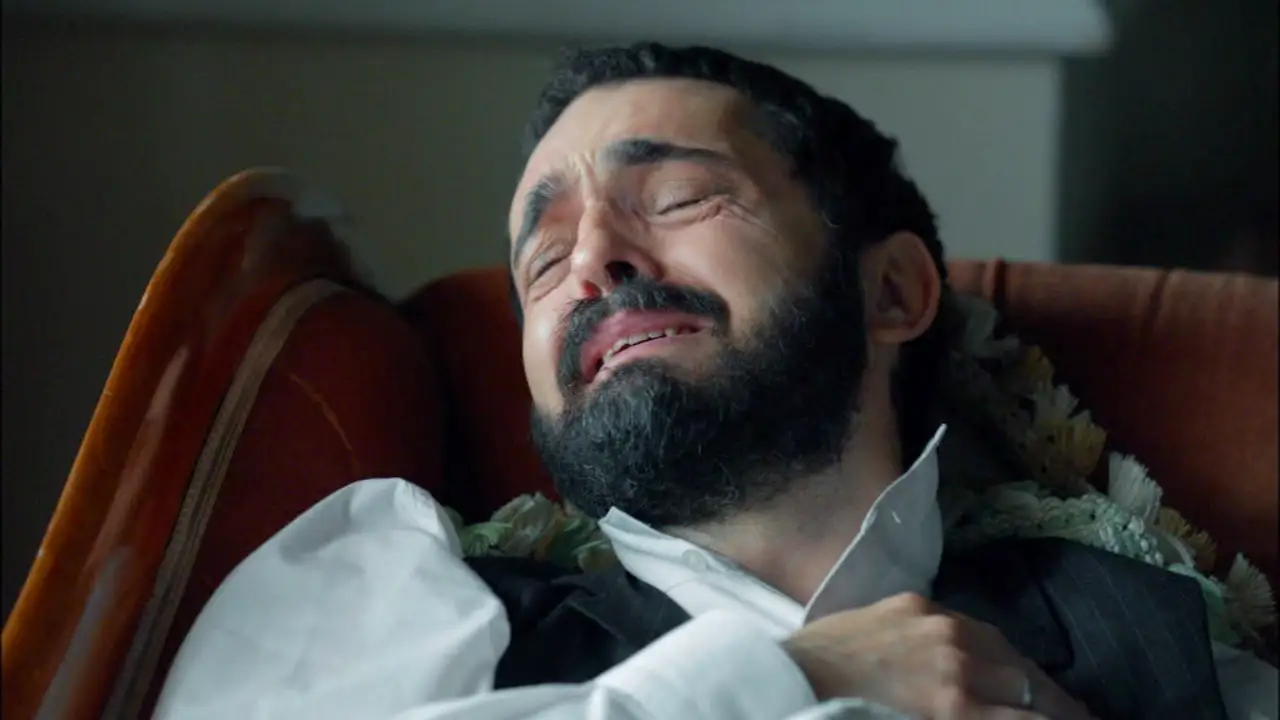 Diego le suplica a Alicia que no le deje morir sólo