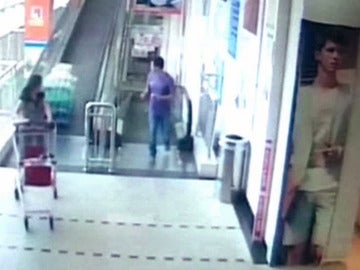 Una mujer china muere arrollada por un carrito de la compra en un supermercado de Shanghái Una mujer china muere arrollada por un carrito de la compra en un supermercado de Shanghái