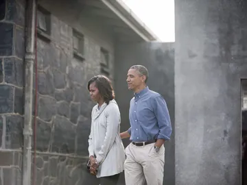 Obama y su mujer Michelle, en al prisión de Robben Island Obama y su mujer Michelle, en al prisión de Robben Island
