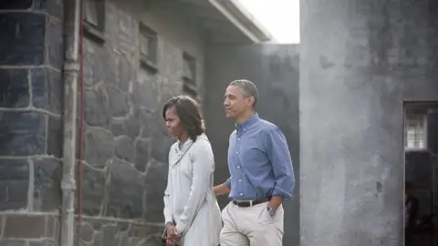 Obama y su mujer Michelle, en al prisión de Robben Island Obama y su mujer Michelle, en al prisión de Robben Island