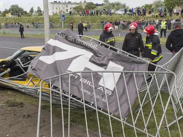 Casi 20 heridos por el atropello de un coche deportivo durante una exhibición en Polonia Casi 20 heridos por el atropello de un coche deportivo durante una exhibición en Polonia