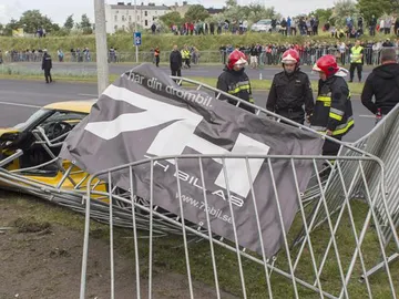 Casi 20 heridos por el atropello de un coche deportivo durante una exhibición en Polonia Casi 20 heridos por el atropello de un coche deportivo durante una exhibición en Polonia