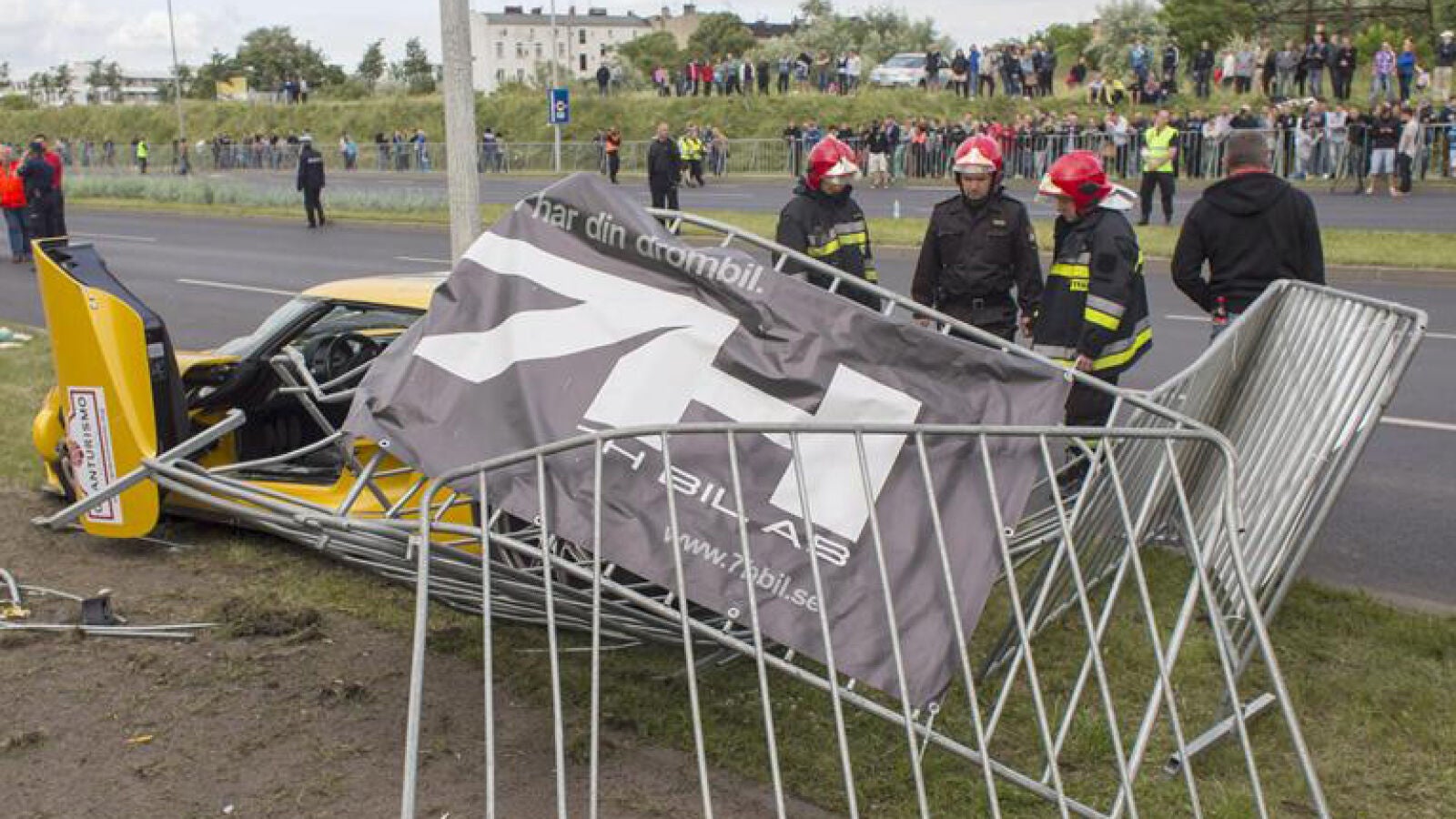Una veintena de heridos por el atropello de un coche deportivo durante una exhibición