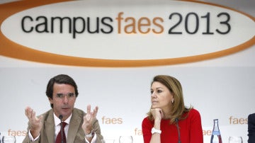 Aznar y De Cospedal en un acto de las FAES