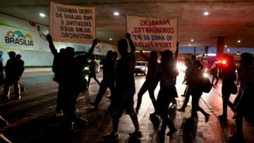 Varios manifestantes se echan a la calle en Brasil