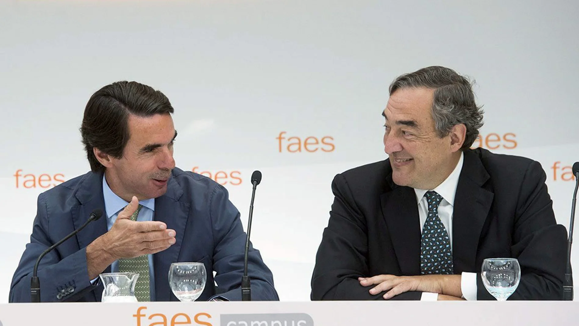 Aznar en un acto de las FAES Aznar en un acto de las FAES