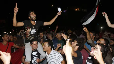 Los detractores de Mursi celebran su caída Los detractores de Mursi celebran su caída