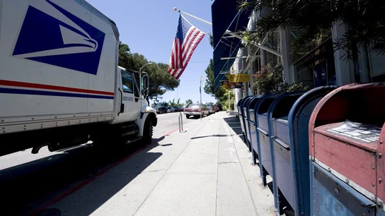 Un camión del Servicio Postal de Estados Unidos Un camión del Servicio Postal de Estados Unidos