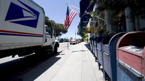 Un camión del Servicio Postal de Estados Unidos Un camión del Servicio Postal de Estados Unidos