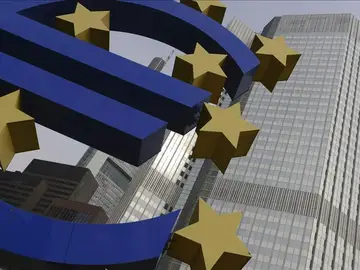 Vista del logotipo del euro frente a la sede del Banco Central Europeo (BCE) Vista del logotipo del euro frente a la sede del Banco Central Europeo (BCE)