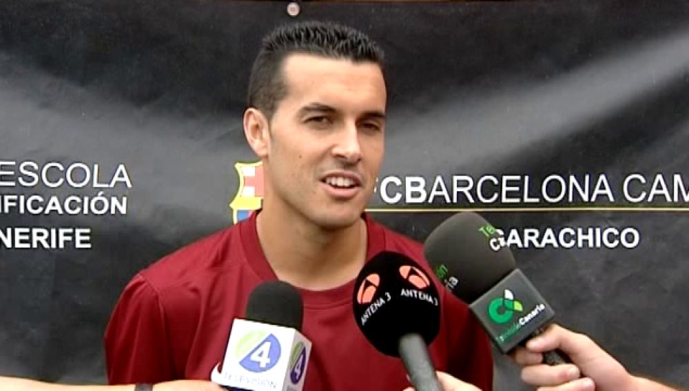 Pedrito comparte t&aacute;cticas con ni&ntilde;os de Tenerife