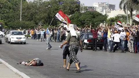 Un simpatizante del presidente depuesto Mohamed Mursi yace muerto Un simpatizante del presidente depuesto Mohamed Mursi yace muerto