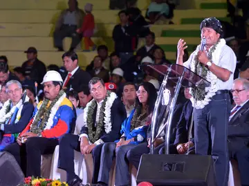 Evo Morales con los miembros del Unasur Evo Morales con los miembros del Unasur