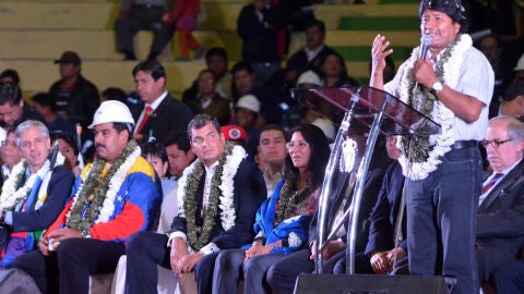 Evo Morales con los miembros del Unasur
