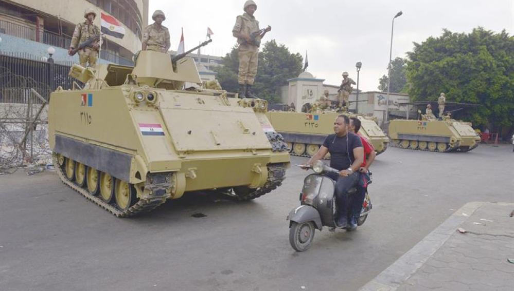 Fuerzas armadas desplegadas en El Cairo