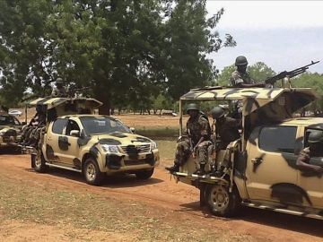 Soldados nigerianos llegan a Yola, Nigeria