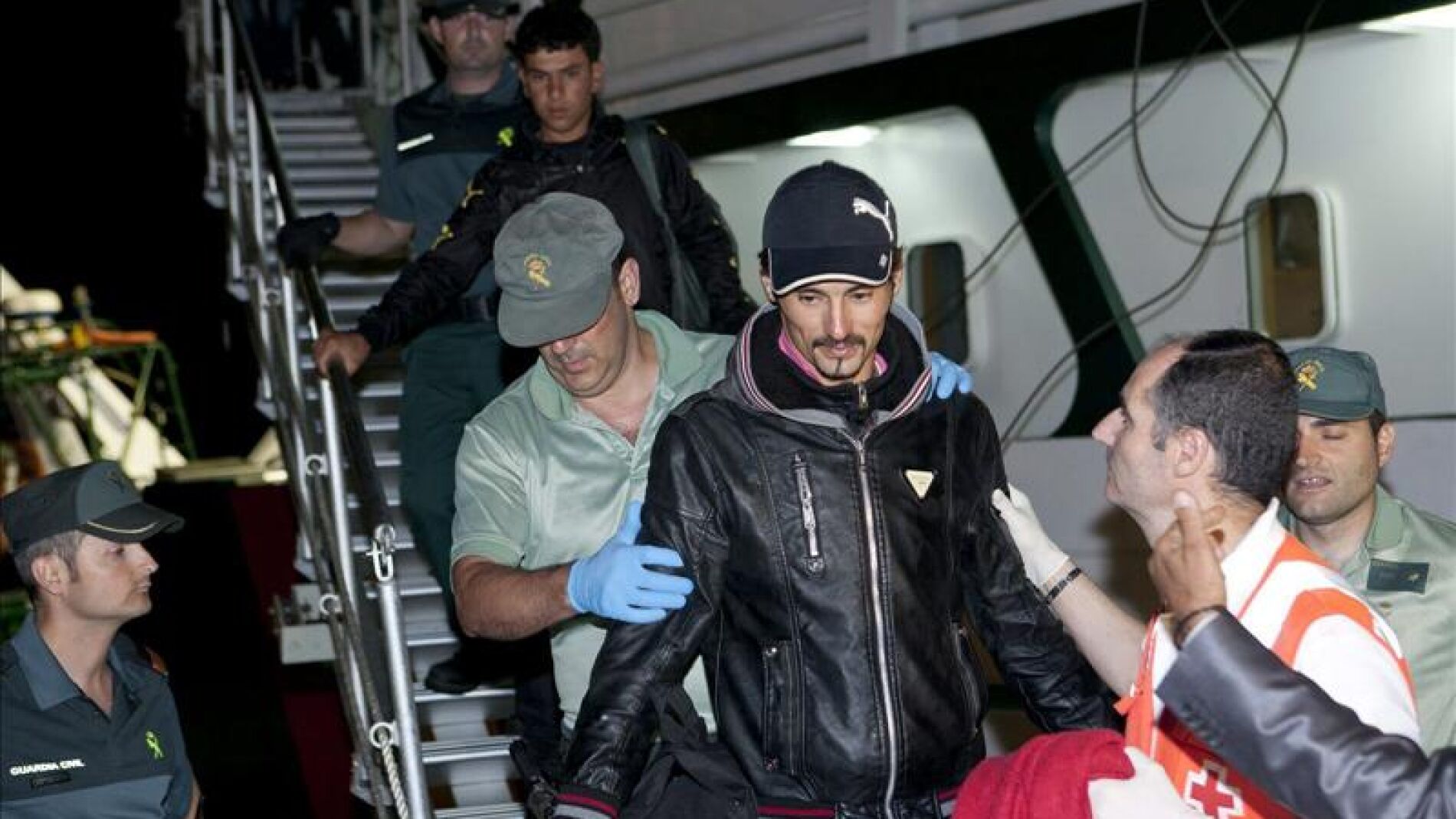 Patera interceptada por la Guardia Civil en la costa granadina (archivo)